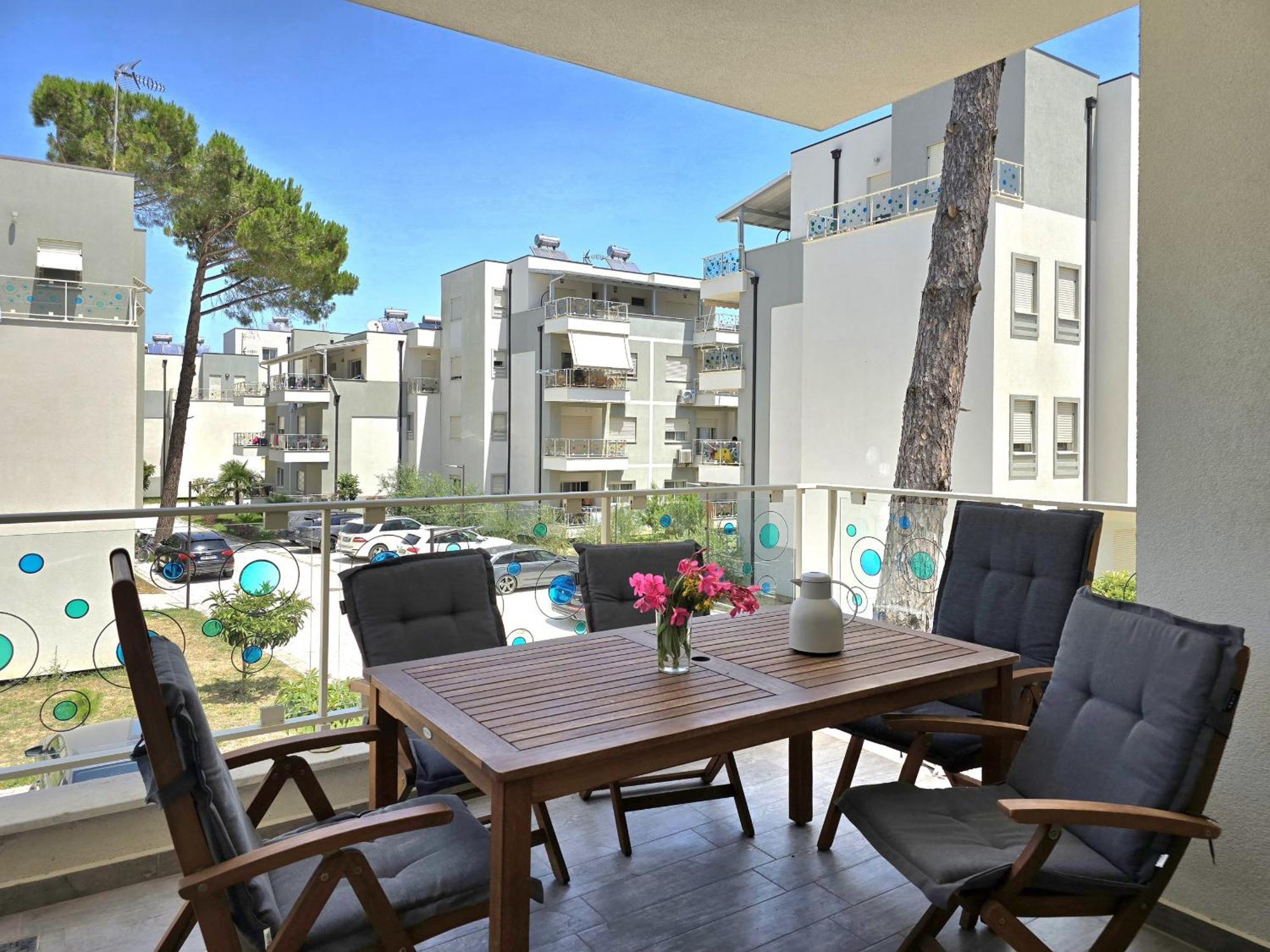 Sunny - 179 Apartamento